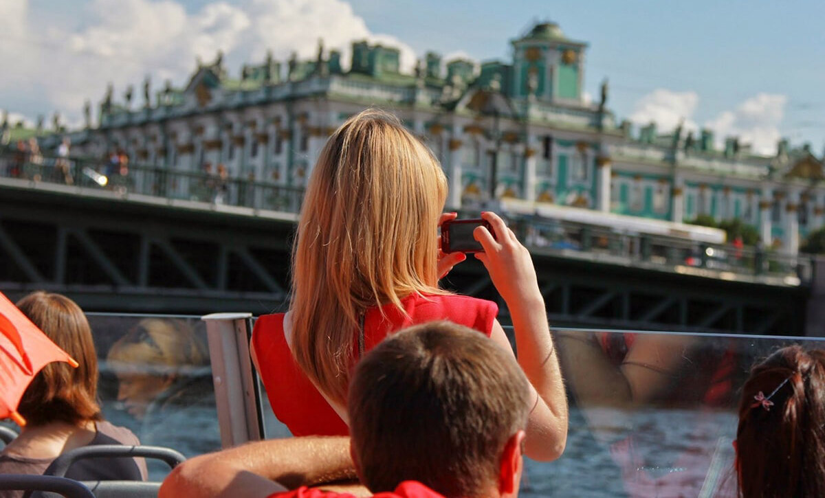 سفر به سن پترزبورگ روسیه